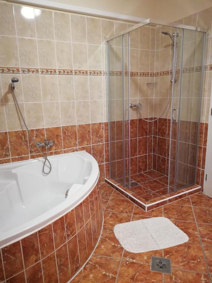 Imola Es Andrea Apartmanhaz Hajdúszoboszló 외부 사진